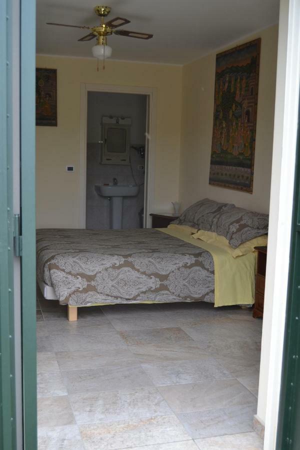 Bed and Breakfast Joie De Vivre Calice Ligure Exterior foto