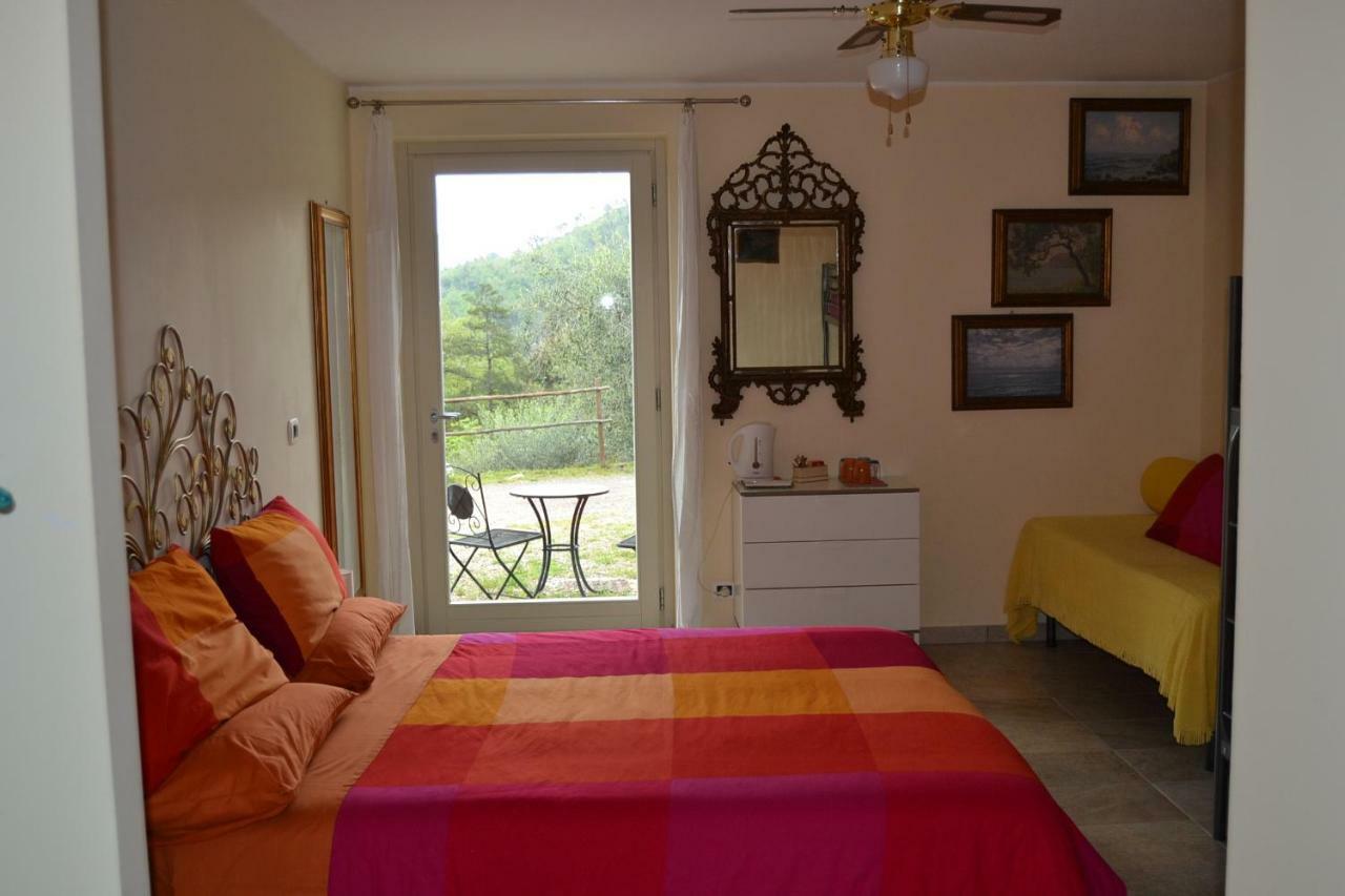 Bed and Breakfast Joie De Vivre Calice Ligure Exterior foto